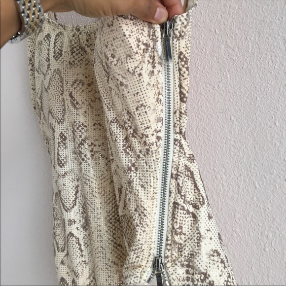 Snake print one piece with side zippers - Picture 2 of 6